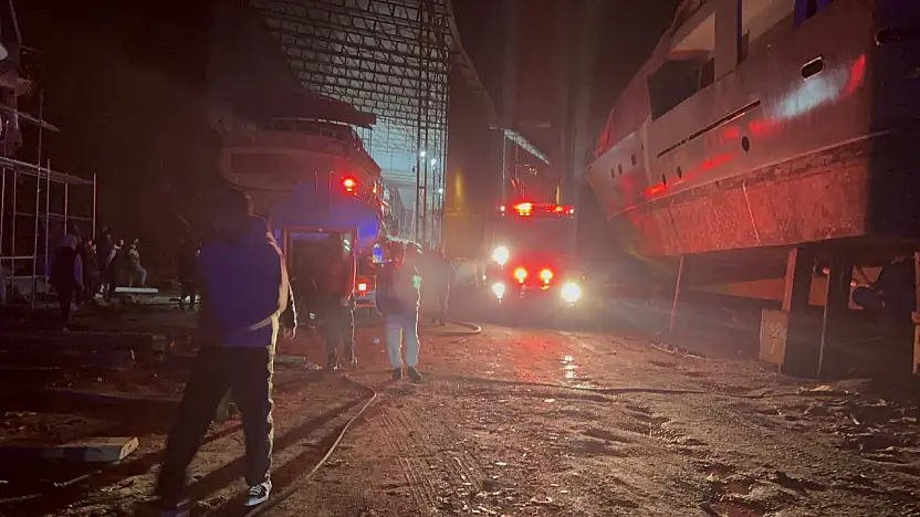 Tersane yangını: Söndürme çalışmaları sürüyor