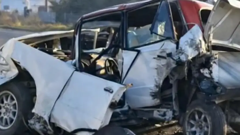 Üç araçlı kaza trafiği kitledi