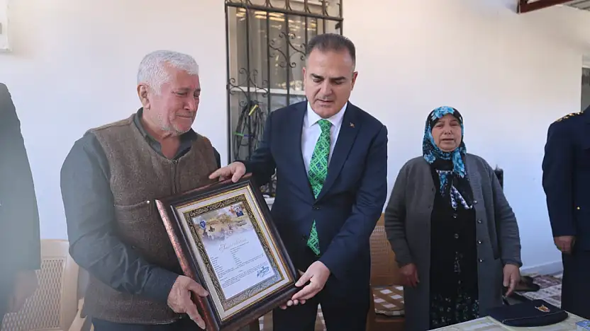 Vali Akbıyık Şehit Astsubay Emrah Kuran'ın ailesini ziyaret etti
