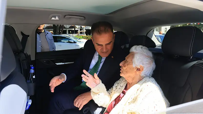 Validen 91 yaşındaki Neylüfer Teyze'nin isteğini geri çevirmedi