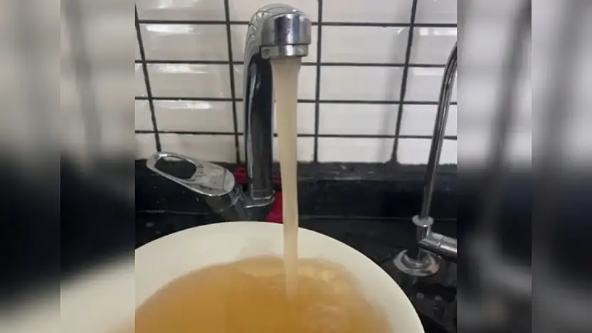 Vatandaş tepkili musluktan akan suyun rengi dikkat çekti