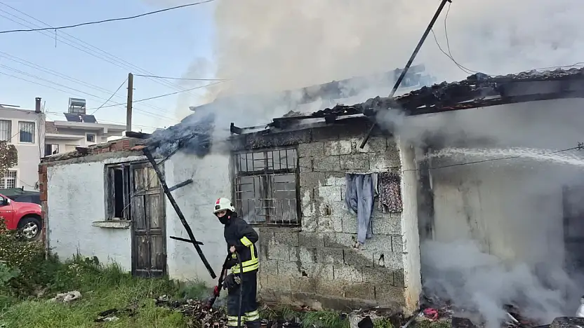 Yangın korkuttu ev alevlere teslim oldu