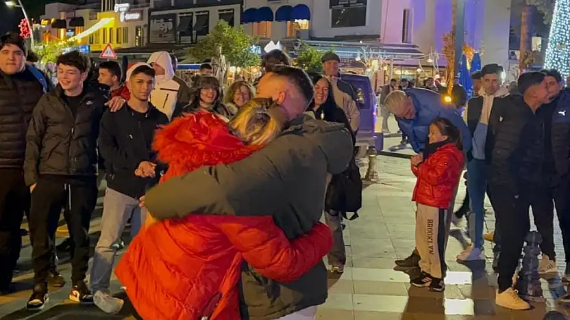 Yeni yılda sürpriz evlilik teklifi