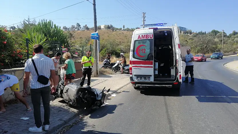 Yokuşta kaza ! motosiklet sürücüsü kaldırıma çıktı