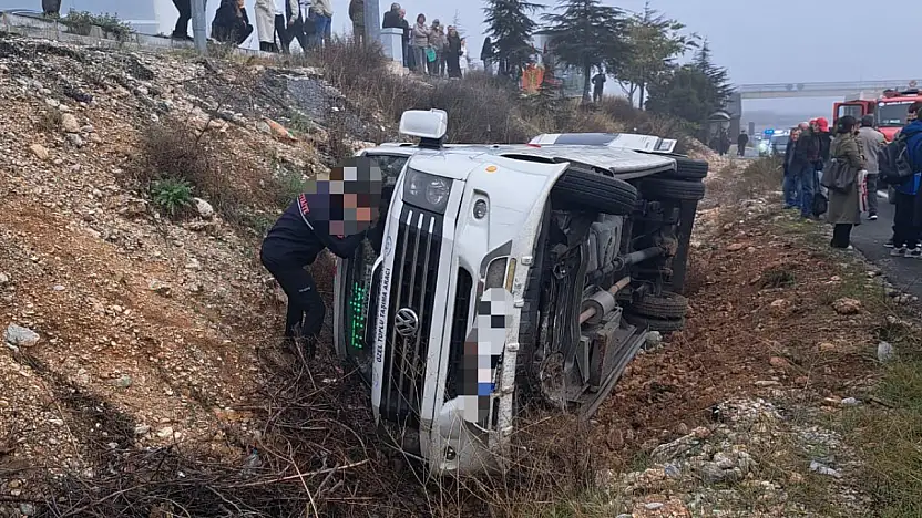 Yolcu minibüsü devrildi 13 yaralı