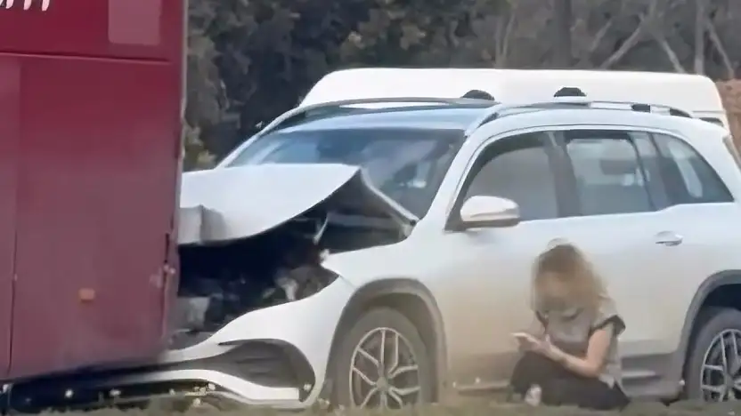 Yolcu otobüsüne arkadan çarpan jip kazaya neden oldu