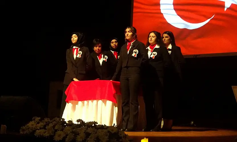 24 Kasım Öğretmenler Günü düzenlenen programla kutlandı