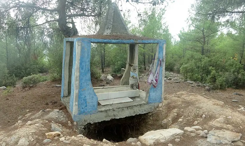 300 Yıllık Oyuk Baba Ereni Türbesi defineciler tarafından tahrip edildi