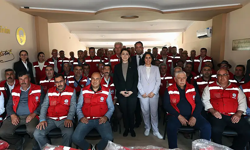 574 Muhtara afet yeleği dağıtıldı