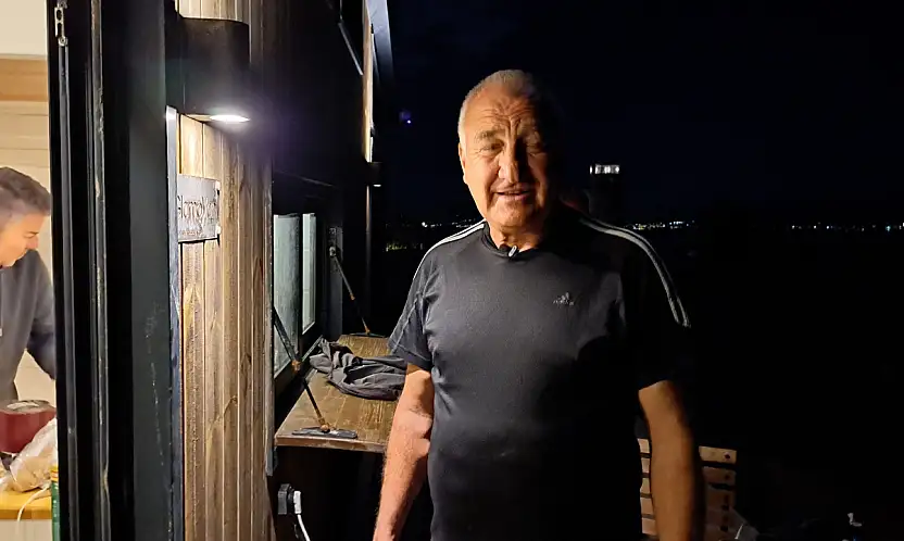 62 yaşında, 25 saatte 102 kilometre yürüdü