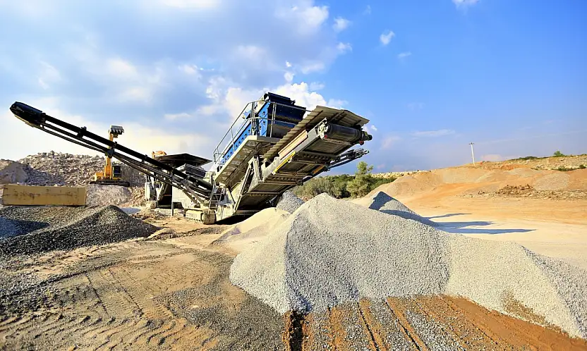 749 futbol sahası büyüklüğündeki hafriyatı bertaraf etti