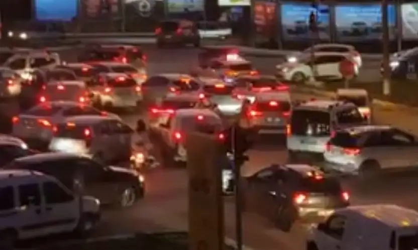 Akıllı sinyalizasyon sistemi trafik akışını yavaşlatıyor