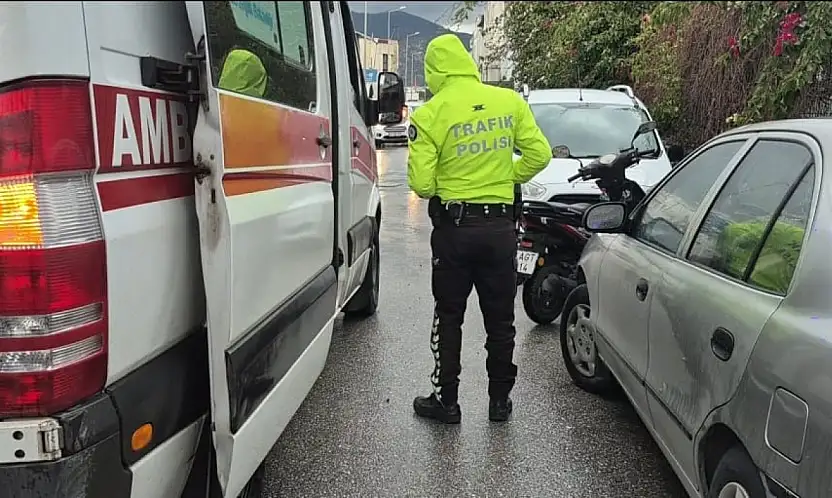 Alkollü sürücü kaza yaptı motosikletli yaralandı