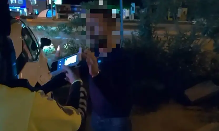 Alkollü sürücü tavırlarıyla güldürdü!