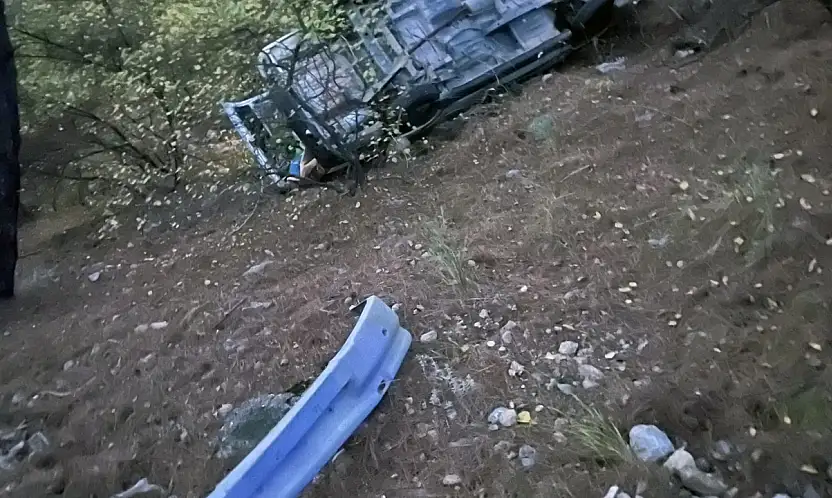 Araç uçuruma yuvarlandı