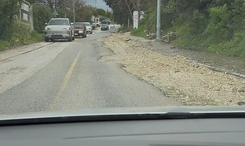 Bitez'te yol çilesi bitmiyor sürücüler isyanda