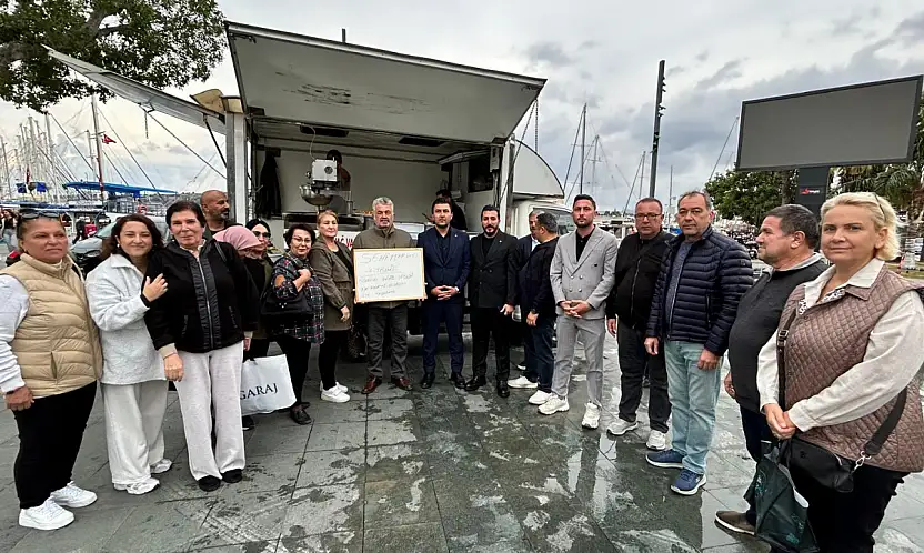 Bodrum belediye meydanı'nda şehitler için lokma dağıtıldı