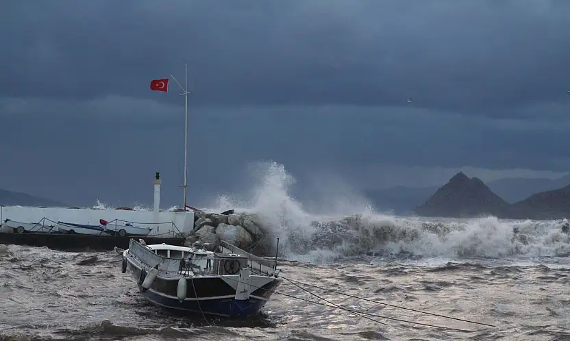 Bodrum'da feribot seferlerine fırtına engeli