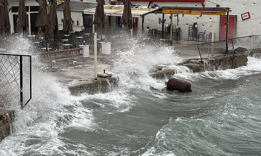Bodrum'da fırtına 80 kilometre hıza ulaştı