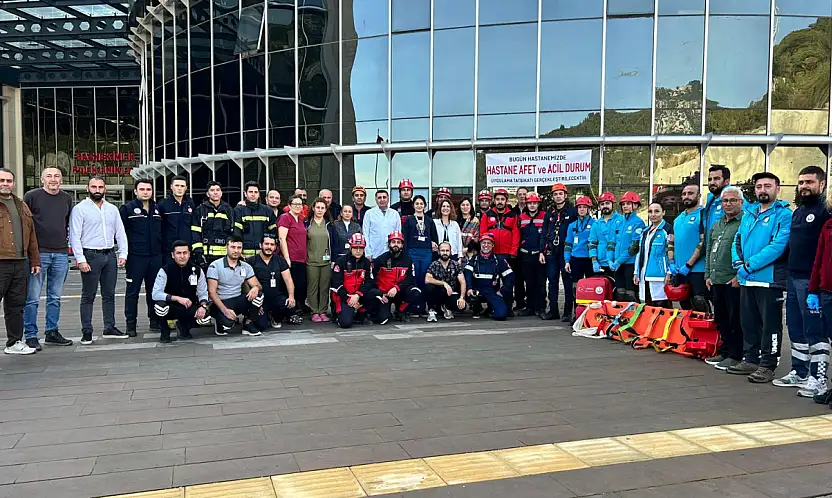 Bodrum Devlet Hastanesi'nde deprem ve yangın senaryolu tatbikat gerçekleştirildi: ekipler afet anlarına hazırlıklarını pekiştirdi
