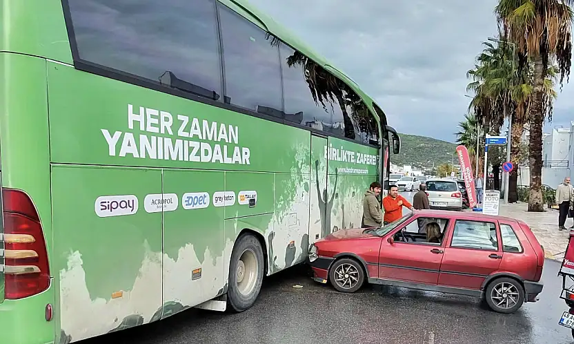 Bodrum FK otobüsü Gümbet'te kazaya karıştı