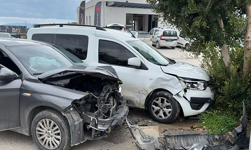 Bodrumda alkollü sürücü trafiği tehlikeye attı  kaza anı kaydedildi