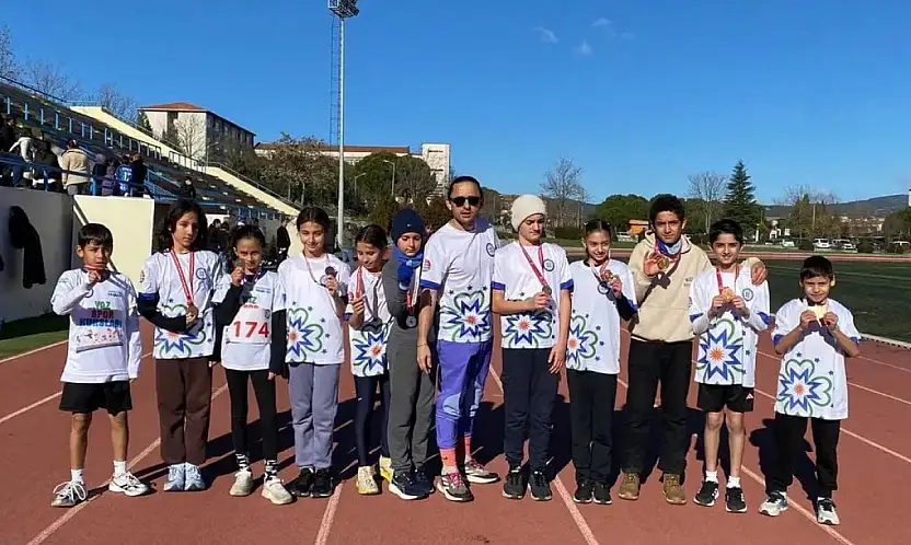 Büyükşehir Atletlerinden 27 Aralık Büyük Atatürk Koşusu'nda madalya yağmuru