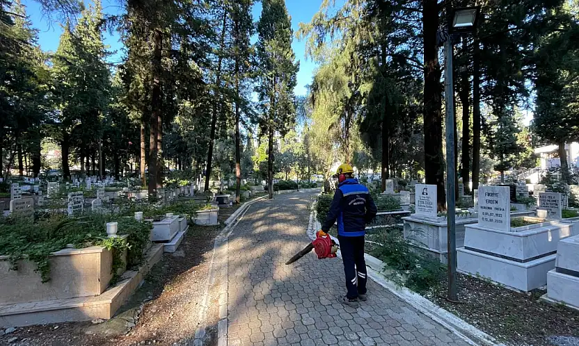 Büyükşehir'den mezarlıklarda kapsamlı bakım ve düzenleme