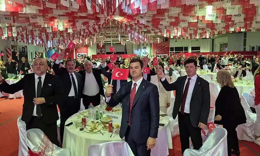 CHP'de Cumhuriyet balosu coşkusu
