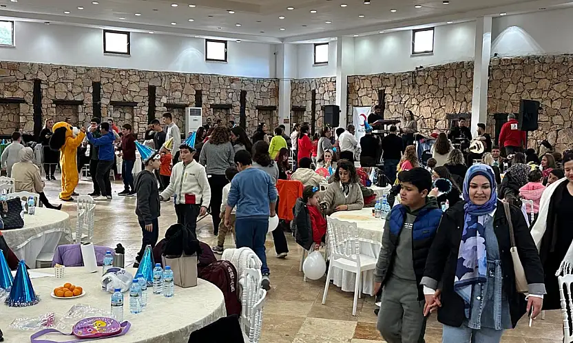 Çocuklar yeni yıla neşeyle merhaba dedi