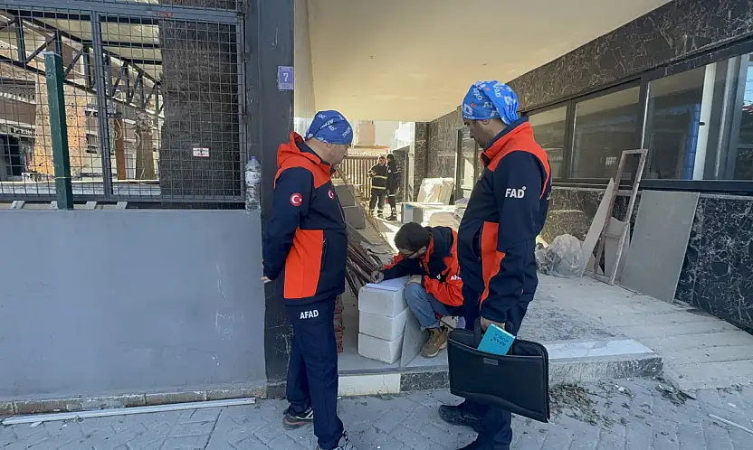 Çöken otelde işçiler 2 saat önce fark edip çalışmayı sonlandırmış