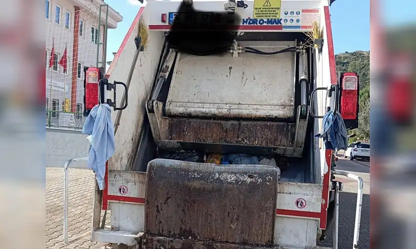 Çöp kamyonu yayaya çarptı kadın ağır yaralı