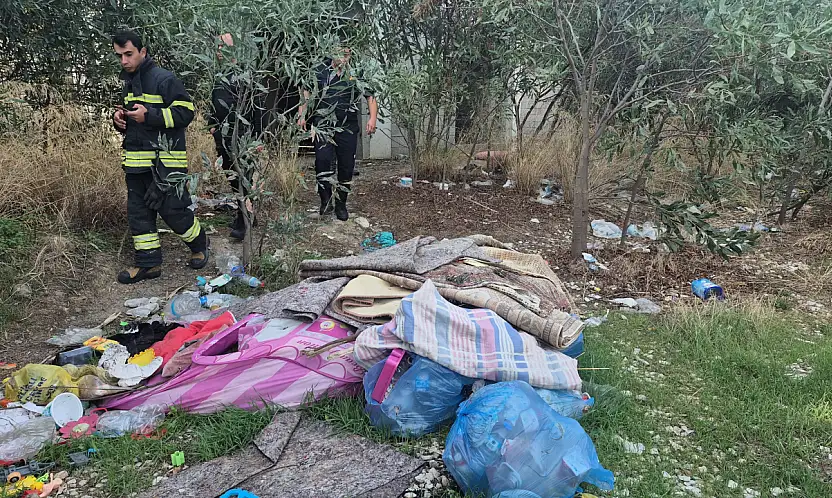 Çöplüğe dönen evlerde yangın paniği