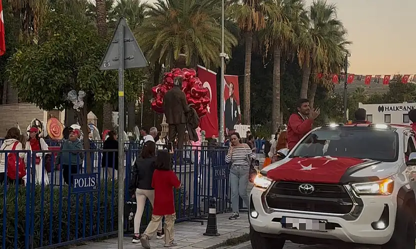 Cumhuriyet coşkusu caddelere taştı