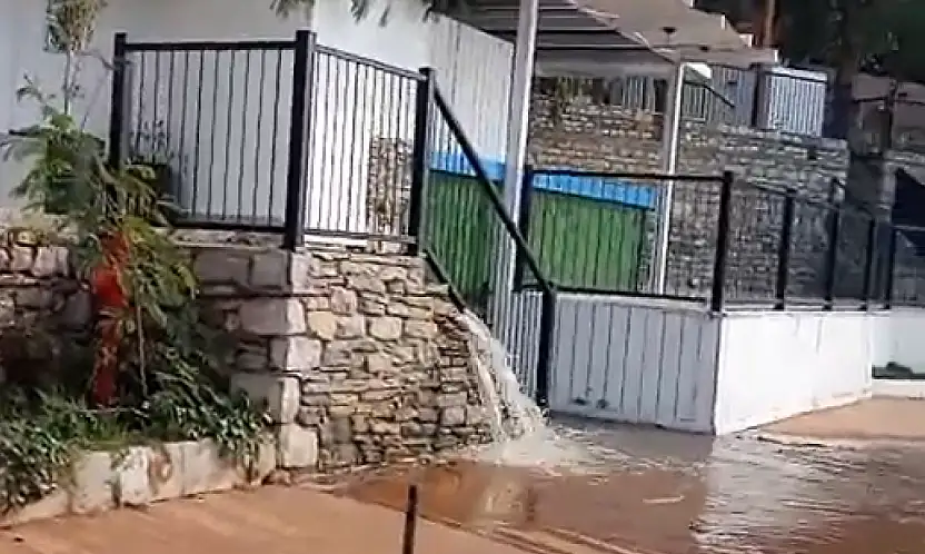 Denize boşaltılan pis su tepki çekti