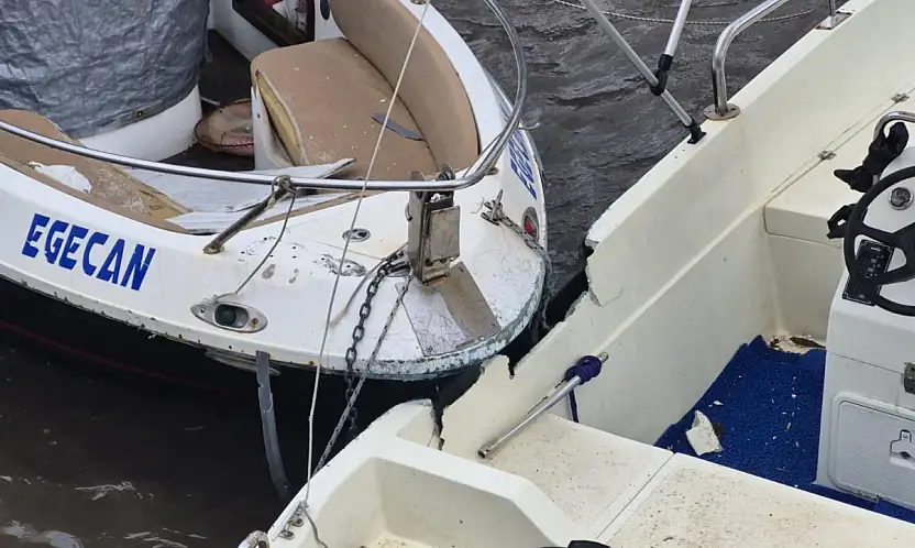 Fırtına etkili oldu 2 tekne çarpıştı