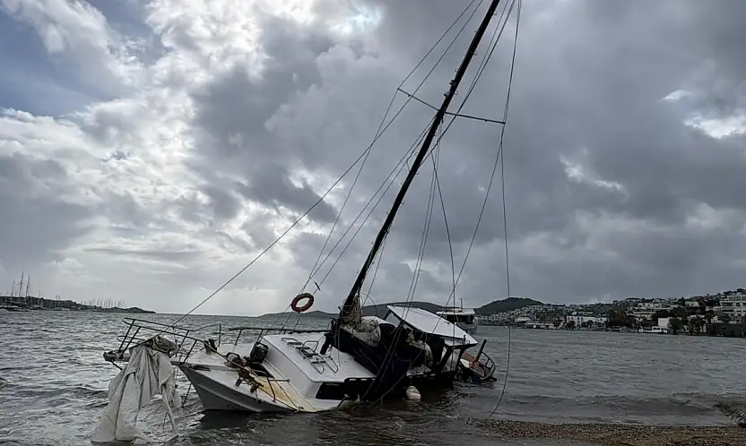 Fırtına vurdu Gümbet'te tekneler alabora oldu