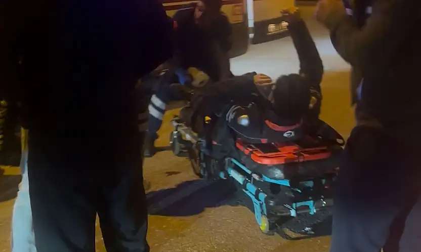 Gazderesinde motorsiklet kazası kurye yaralandı