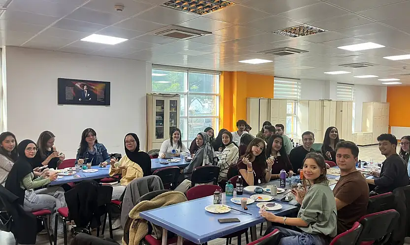 Gençlerin dokunuşuyla seramik biblolar canlandı