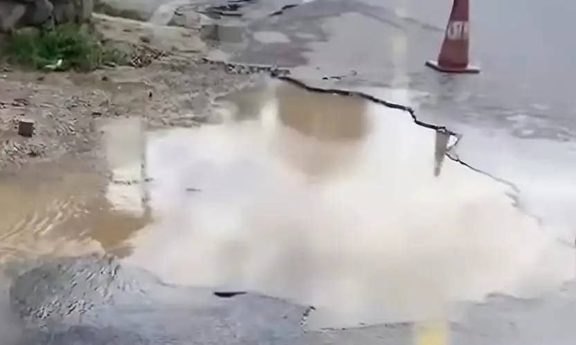 Göle Dönüşen Yol Pes Dedirtti