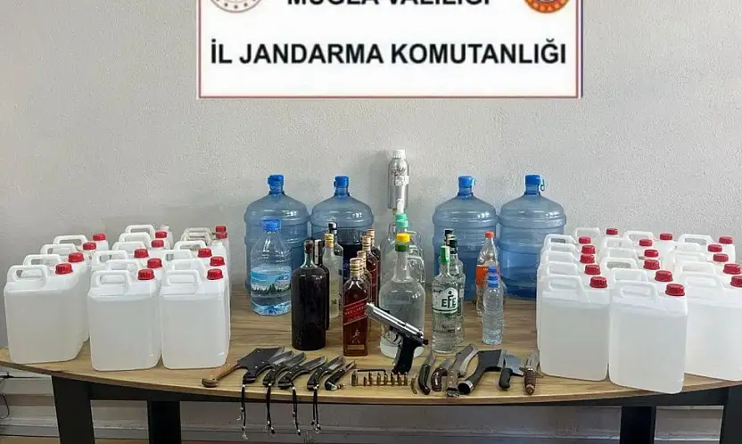 Güvenlik güçlerinden çifte darbe sahte içki ve silah yakalandı