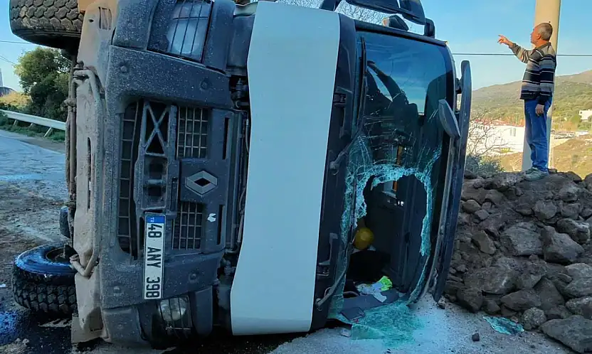 Hafriyat Kamyonu Devrildi Sürücü Yaralandı