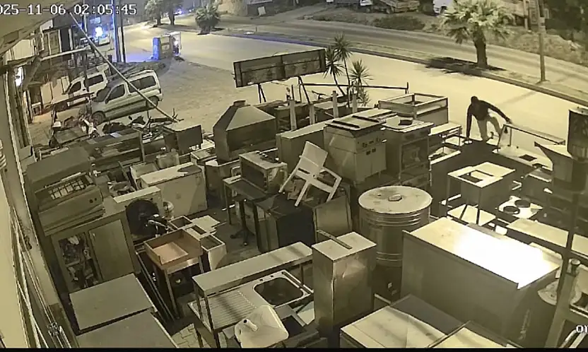 Hırsızlık girişimi güvenlik kamerasına yakalandı