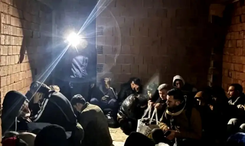 İnşaata saklanan göçmenler yakalandı