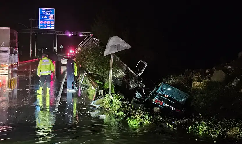 Kaynar kavşağı'nda zincirleme kaza: 3 kişi yaralandı