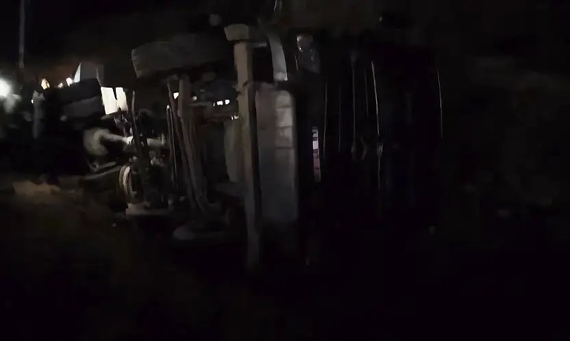 Konacık'ta Beton Mikseri Yan Yattı Sürücü Yaralandı