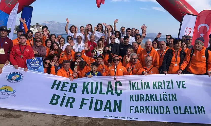 Kuraklığa dikkat çekmek için kış denizde kulaç attılar