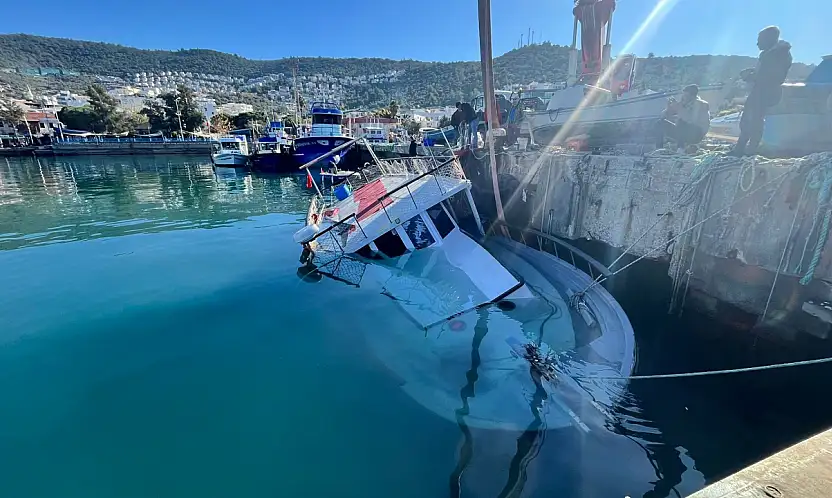 Kuvvetli rüzgar tekneyi batırdı
