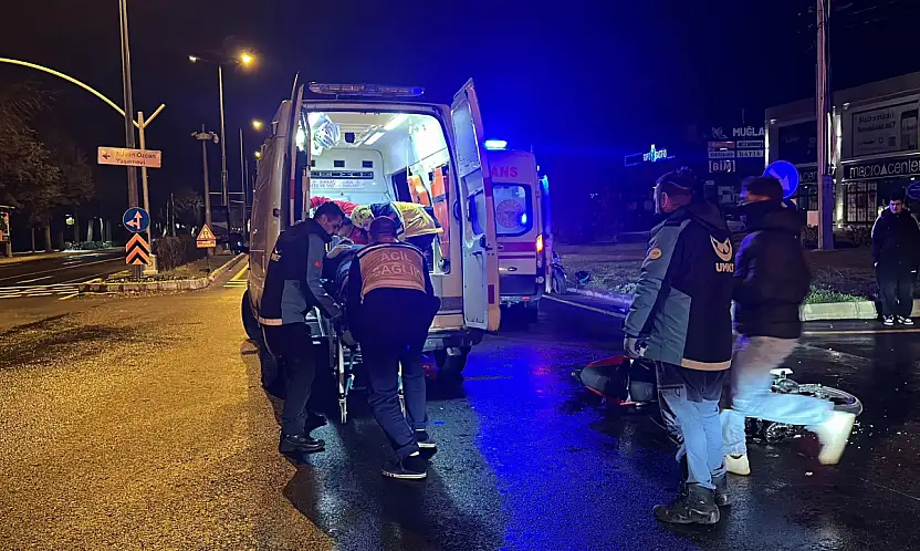 Motosikletle otomobil çarpıştı sürücü ağır yaralandı