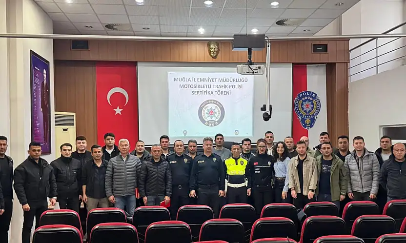 Motosikletli trafik polislerine şahin eğitimi